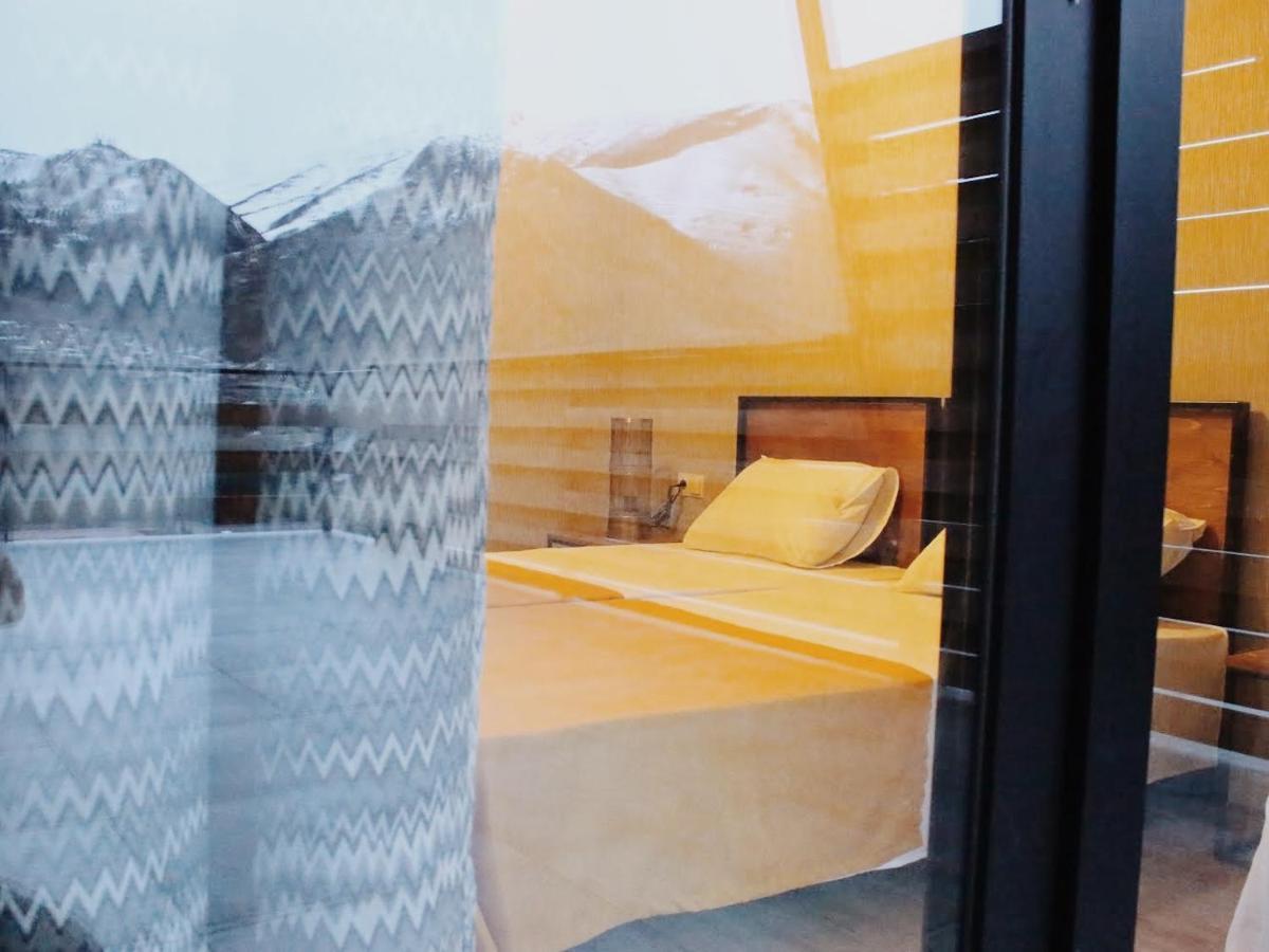 Capra Hotel Kazbegi エクステリア 写真