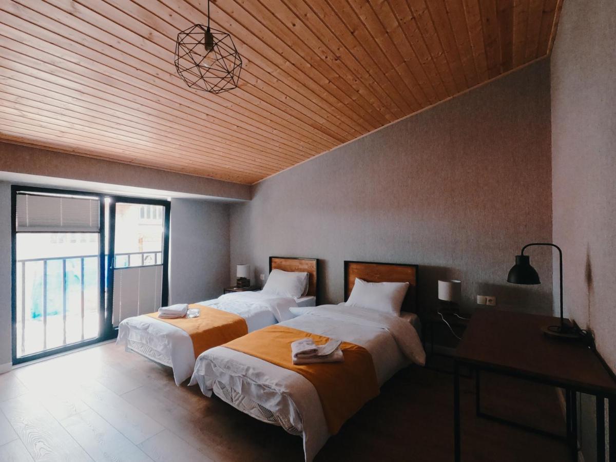 Capra Hotel Kazbegi エクステリア 写真