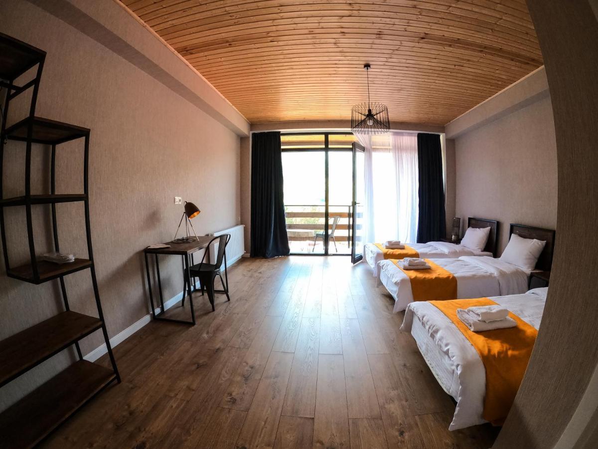 Capra Hotel Kazbegi エクステリア 写真