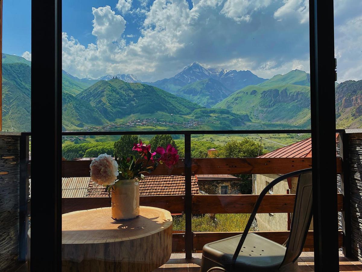 Capra Hotel Kazbegi エクステリア 写真