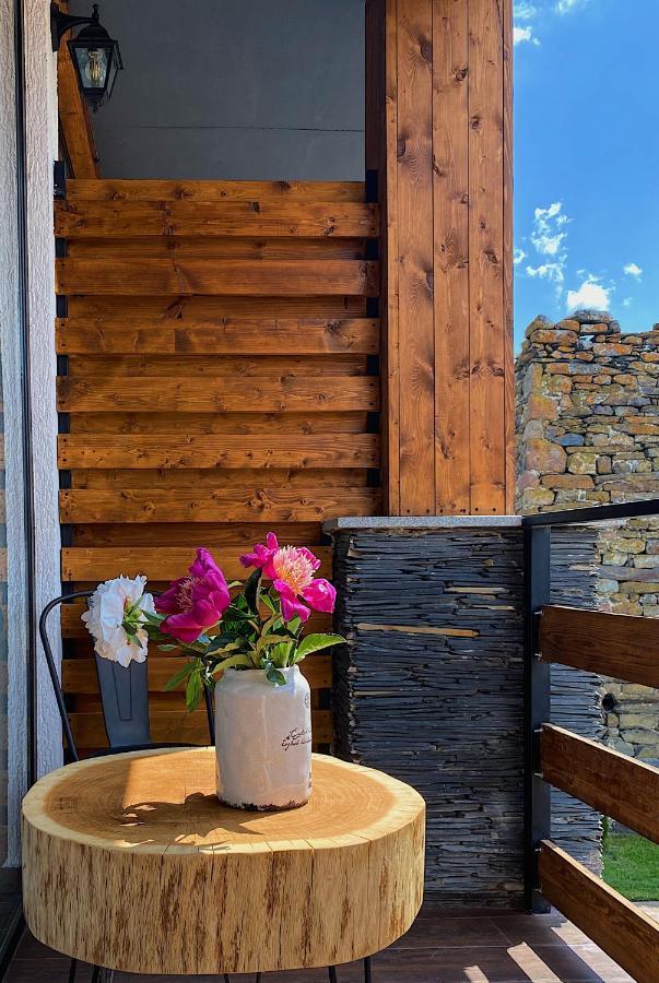 Capra Hotel Kazbegi エクステリア 写真