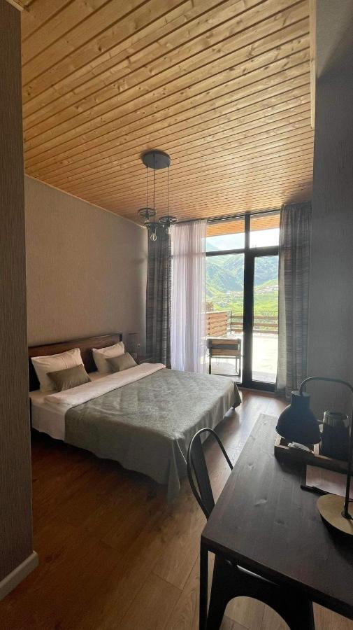 Capra Hotel Kazbegi エクステリア 写真