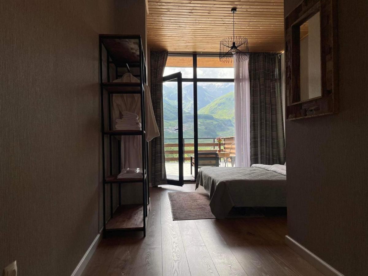 Capra Hotel Kazbegi エクステリア 写真