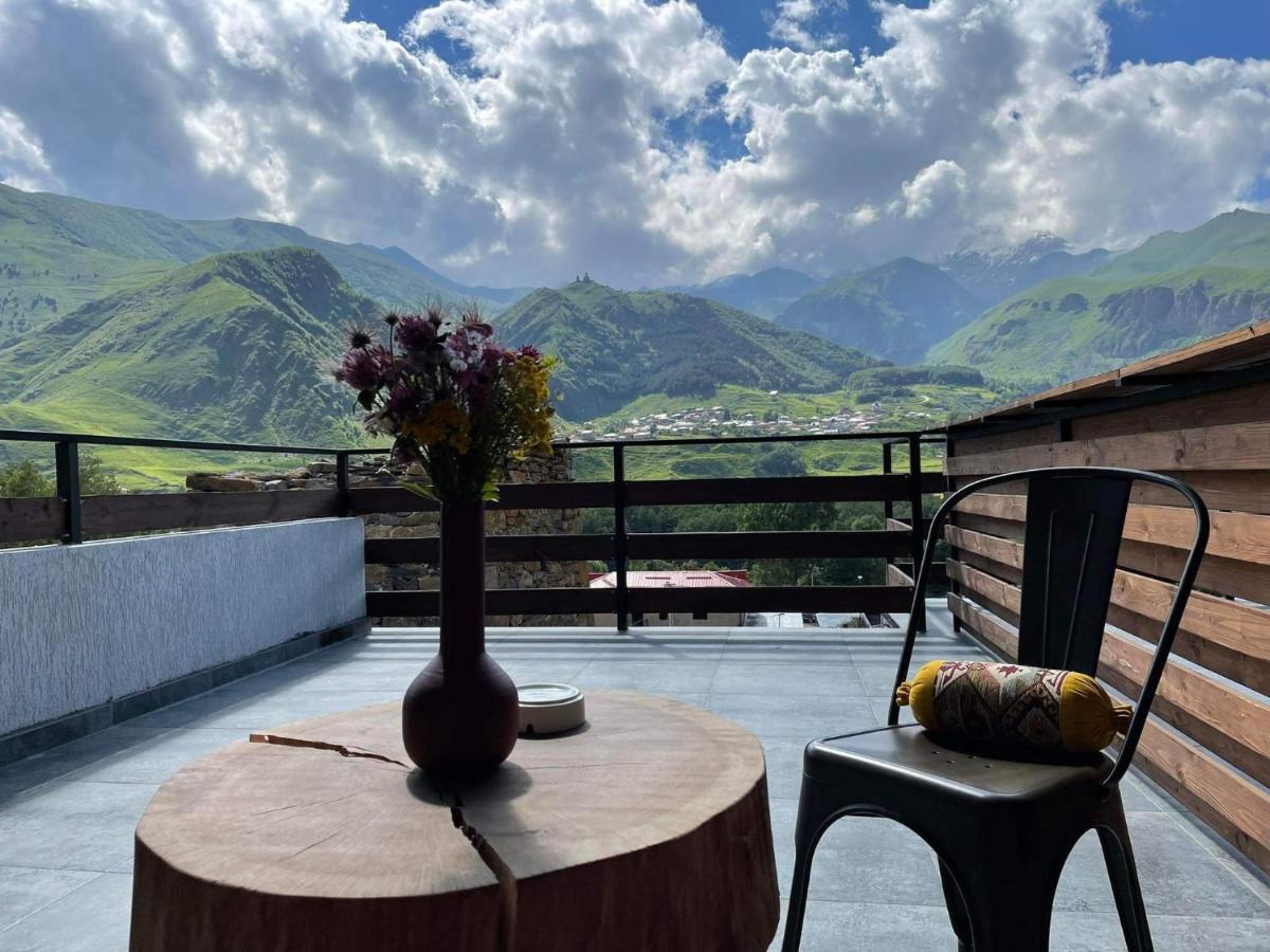 Capra Hotel Kazbegi エクステリア 写真