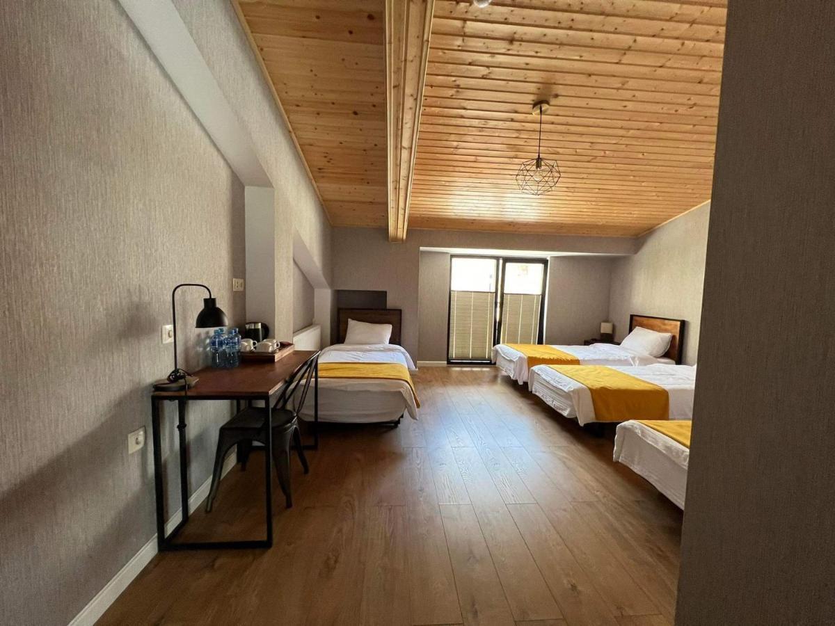 Capra Hotel Kazbegi エクステリア 写真