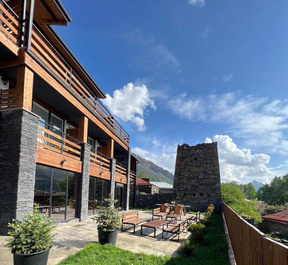 Capra Hotel Kazbegi エクステリア 写真