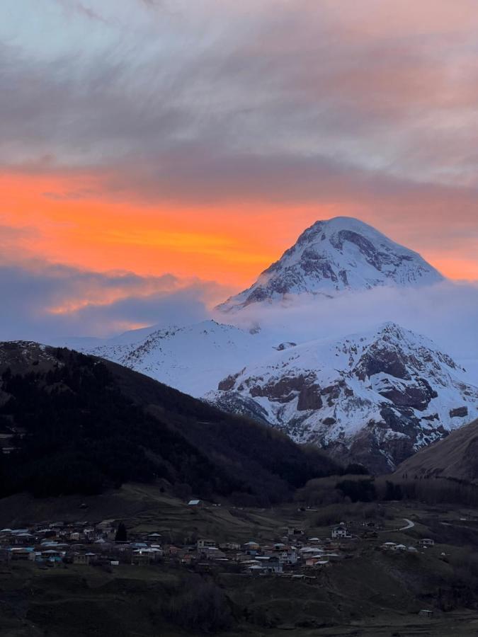Capra Hotel Kazbegi エクステリア 写真