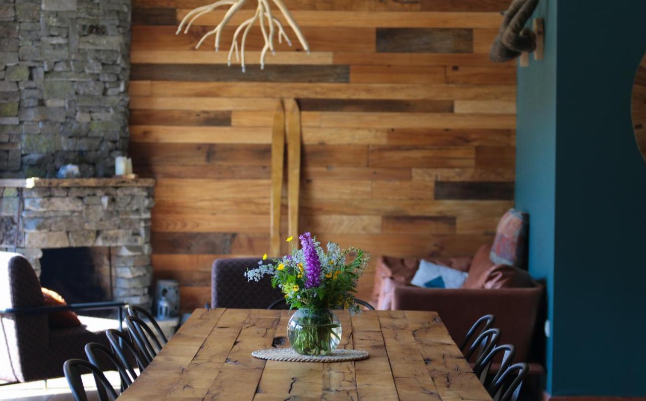Capra Hotel Kazbegi エクステリア 写真