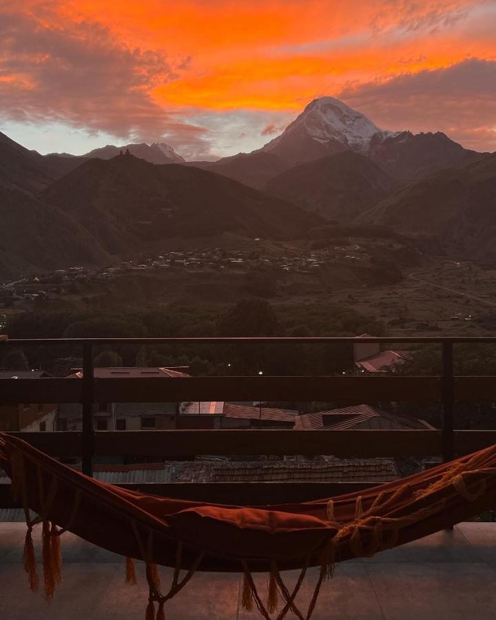 Capra Hotel Kazbegi エクステリア 写真